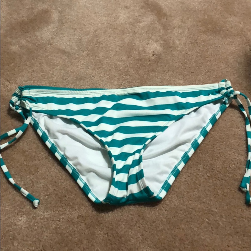 🔥🔥 Striped Bikini Bottoms 🔥🔥